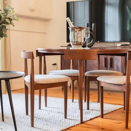 The Luxe Cube Apartman Porto